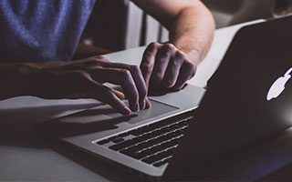 一条“黑料吃瓜”的转发，让我明白了所谓“官网”常常是假冒，不转发，是我最后的体面。